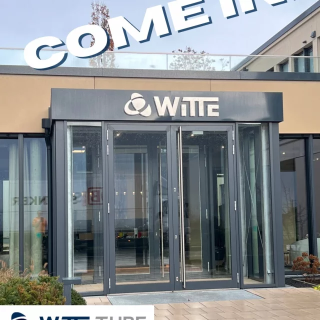 Was für ein Entrée! Ab sofort werden unsere Gäste mit unserem Logo über der Tür empfangen. Und wie es sich für einen Ede...